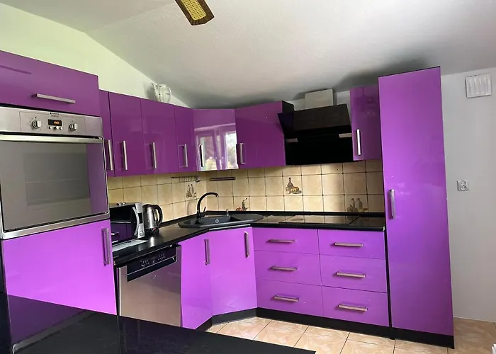 Mirabella House Homestay *