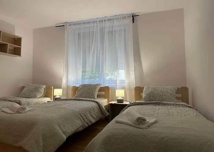 Mirabella House Homestay *