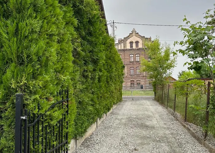 Mirabella House Homestay *